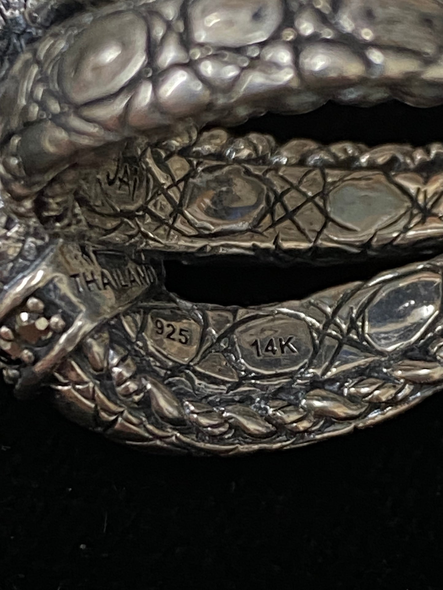 JH Croc Emer Ring s8 0718