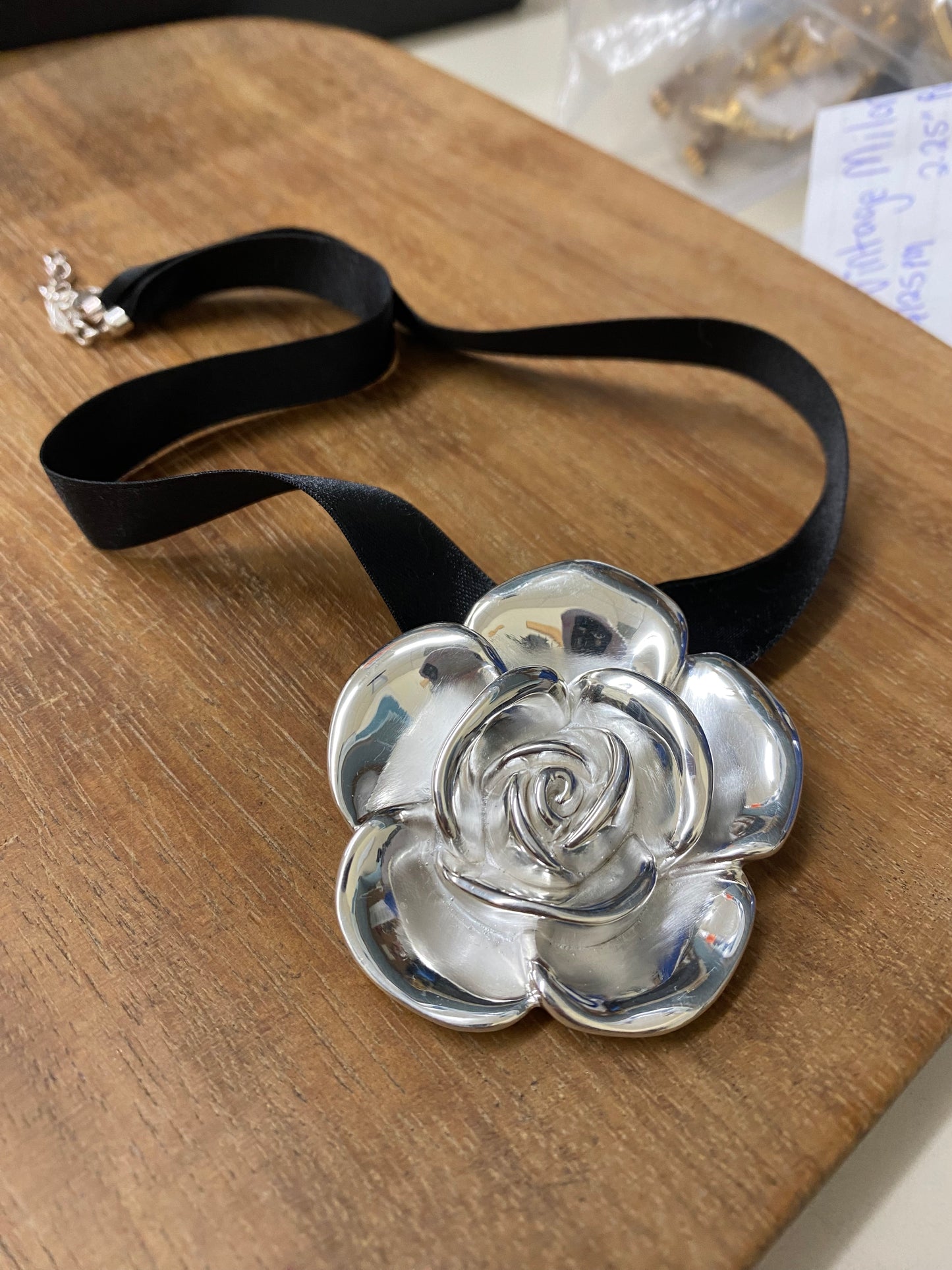 925 Milor Flower Nck 1220