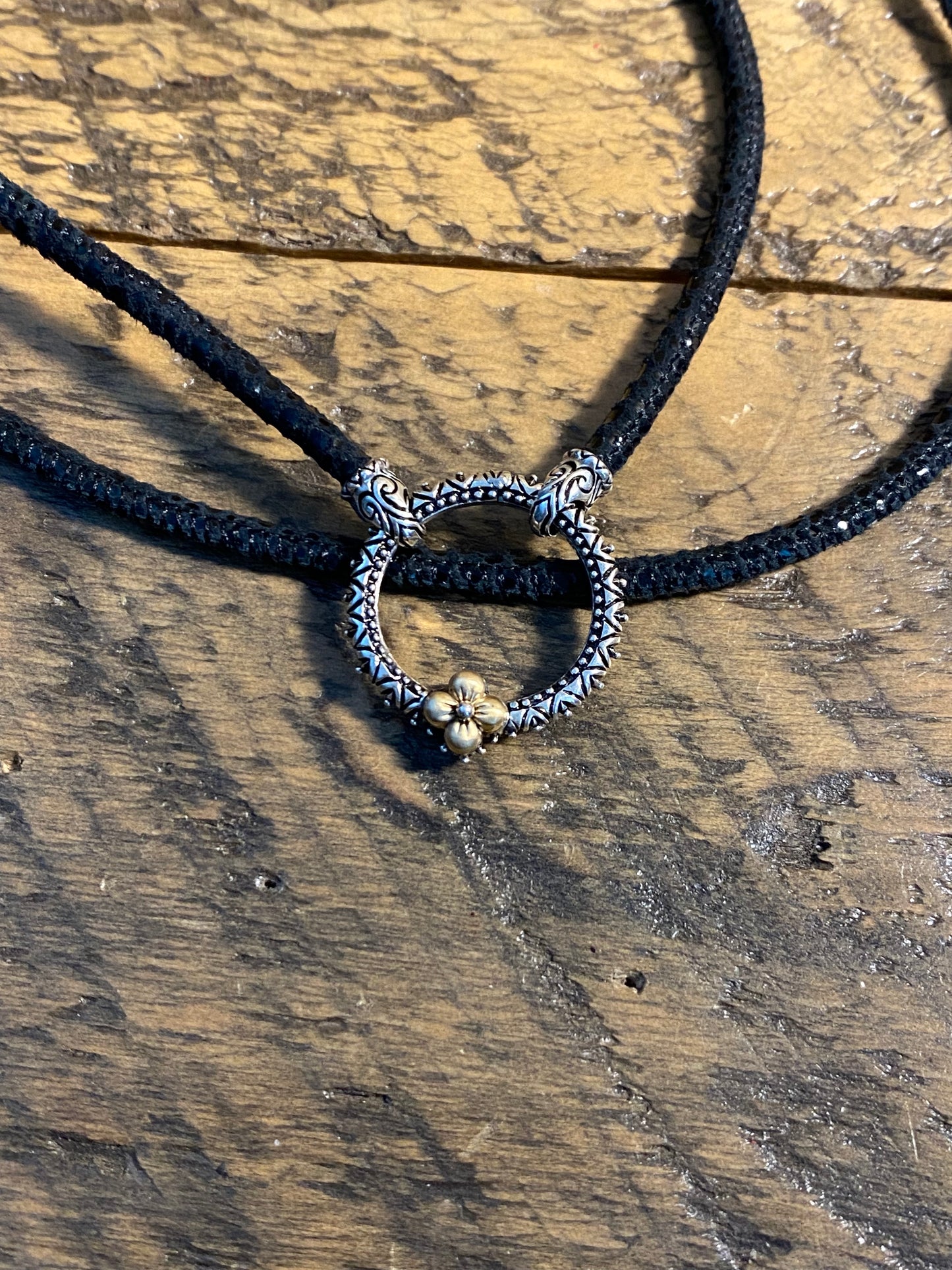 Bixby Charm Nck Leather 0525